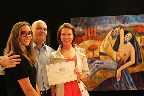 Artist Olga Bakhtina with family in front of the winning work "Good Samaritan"